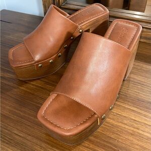 NEW The Drop Millie Cognac Platform Mules – Women’s Size 6 Stylish & Comfy